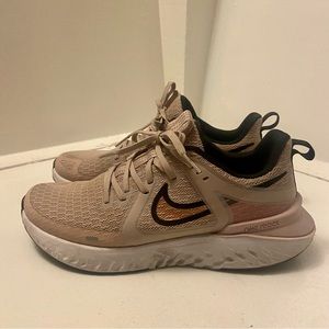 Women’s Nike Shoes size 8.5
